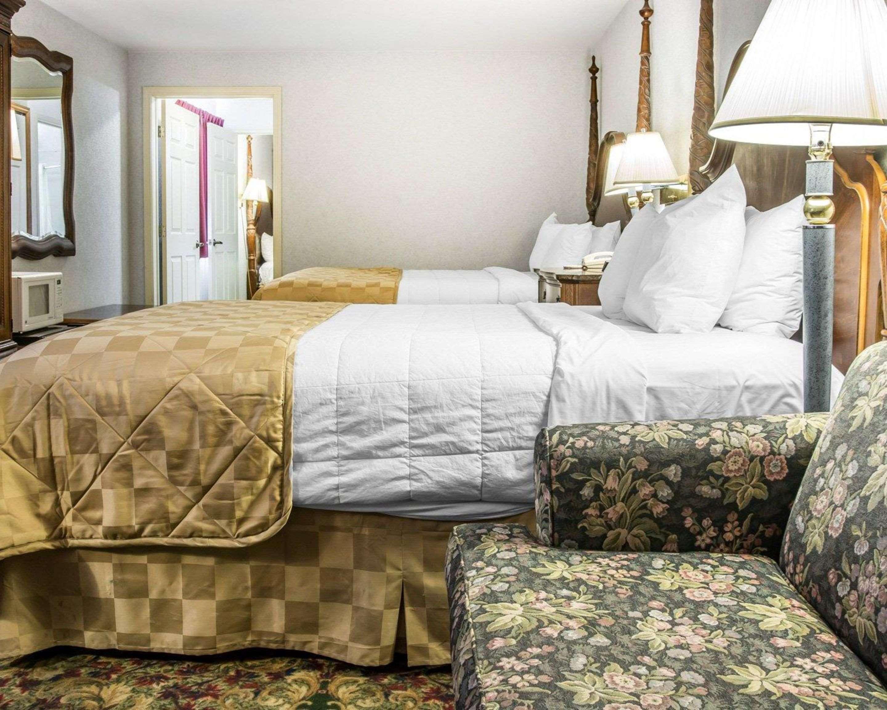 Clarion Hotel Beachfront Mackinaw Stadt Exterior foto