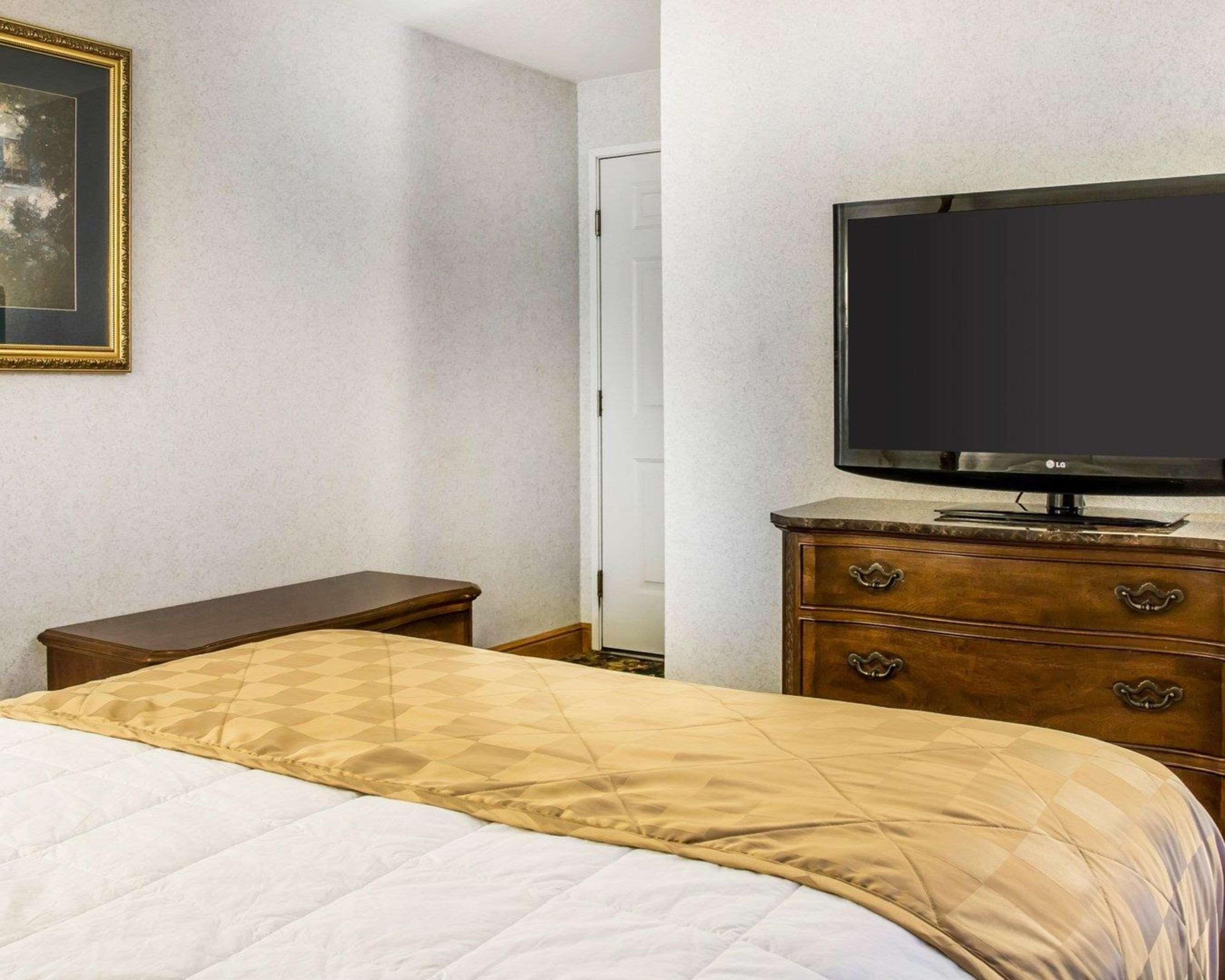 Clarion Hotel Beachfront Mackinaw Stadt Exterior foto