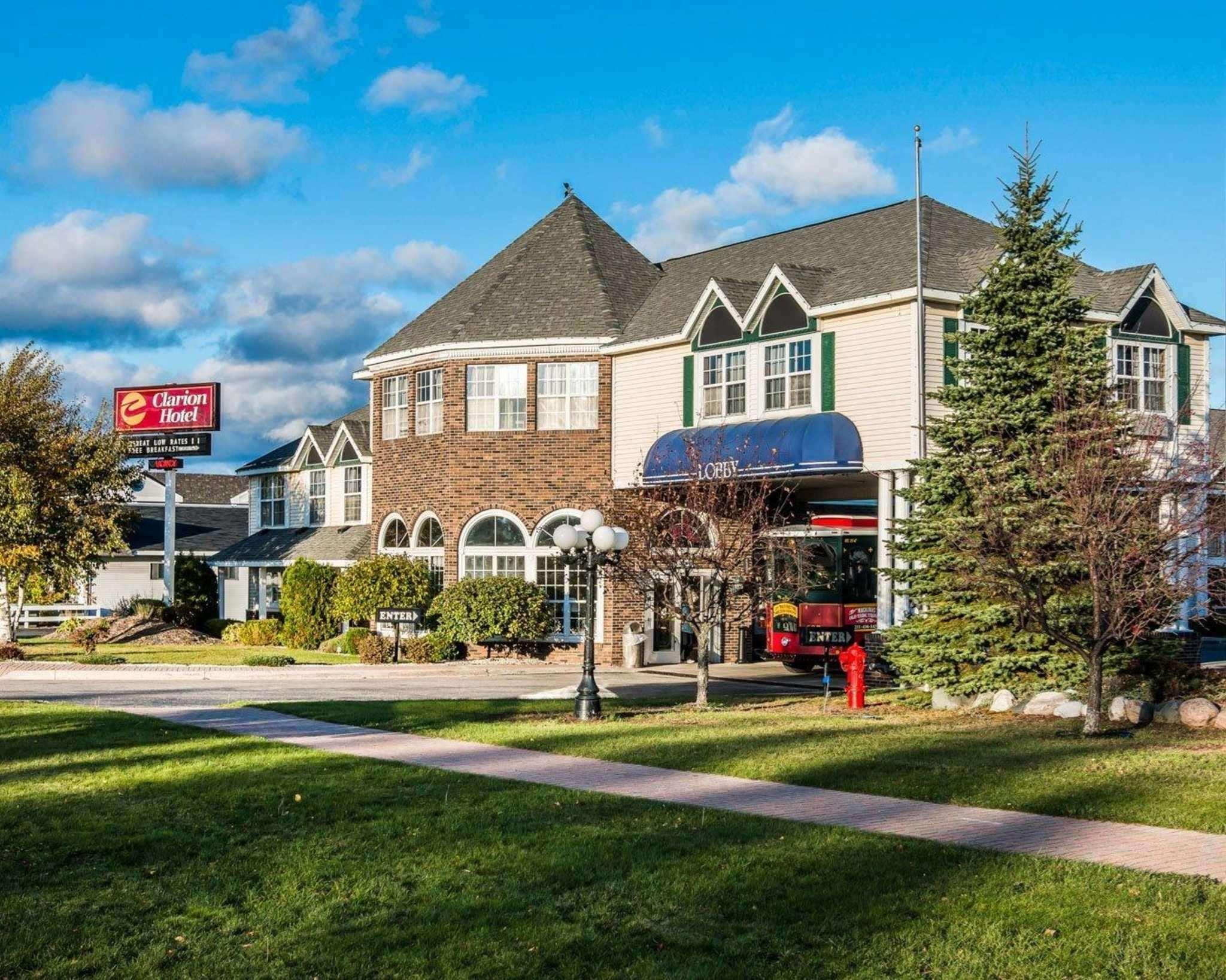 Clarion Hotel Beachfront Mackinaw Stadt Exterior foto