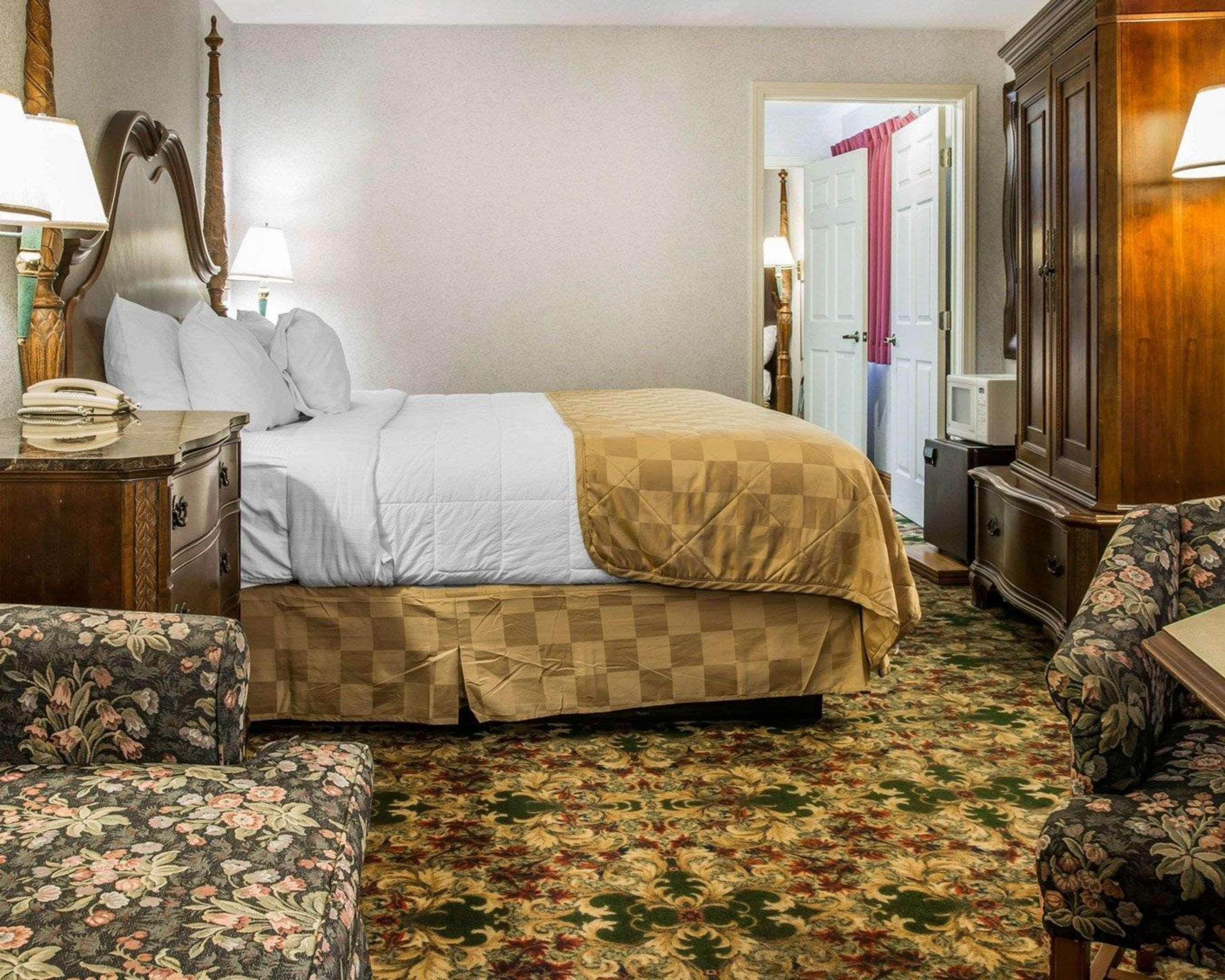 Clarion Hotel Beachfront Mackinaw Stadt Exterior foto