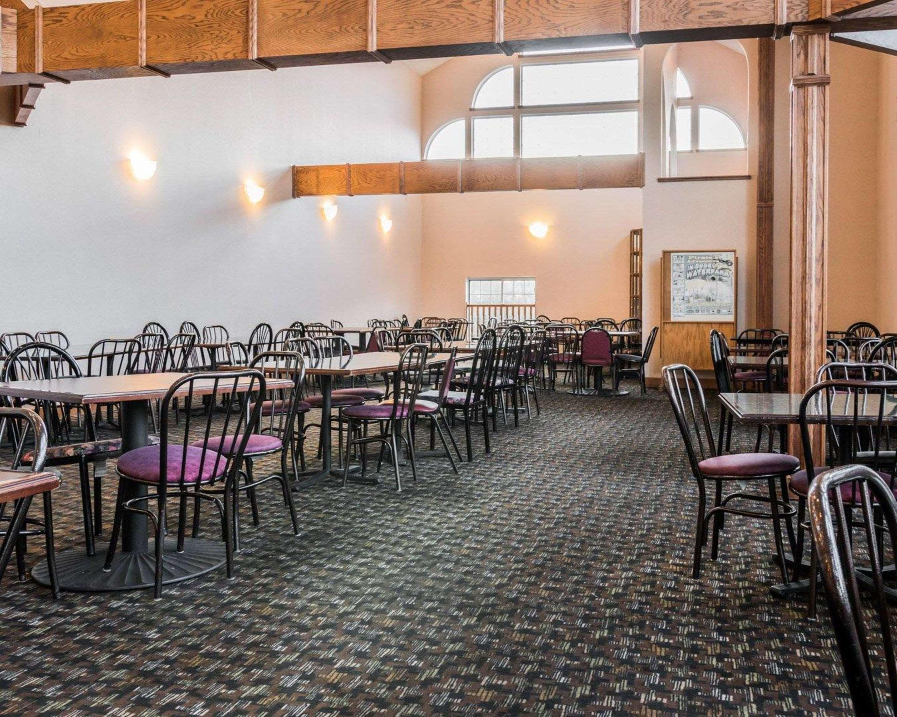 Clarion Hotel Beachfront Mackinaw Stadt Exterior foto