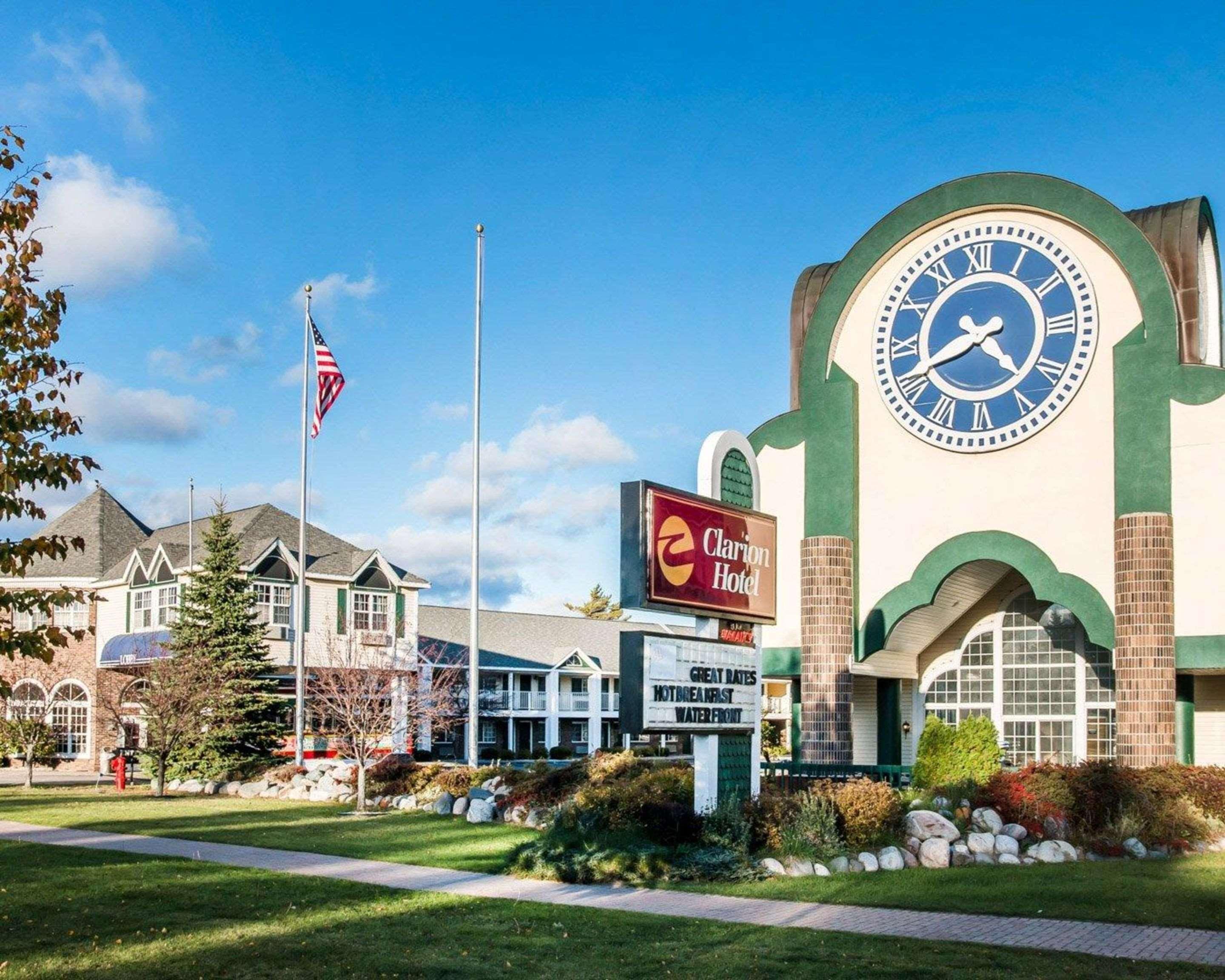 Clarion Hotel Beachfront Mackinaw Stadt Exterior foto