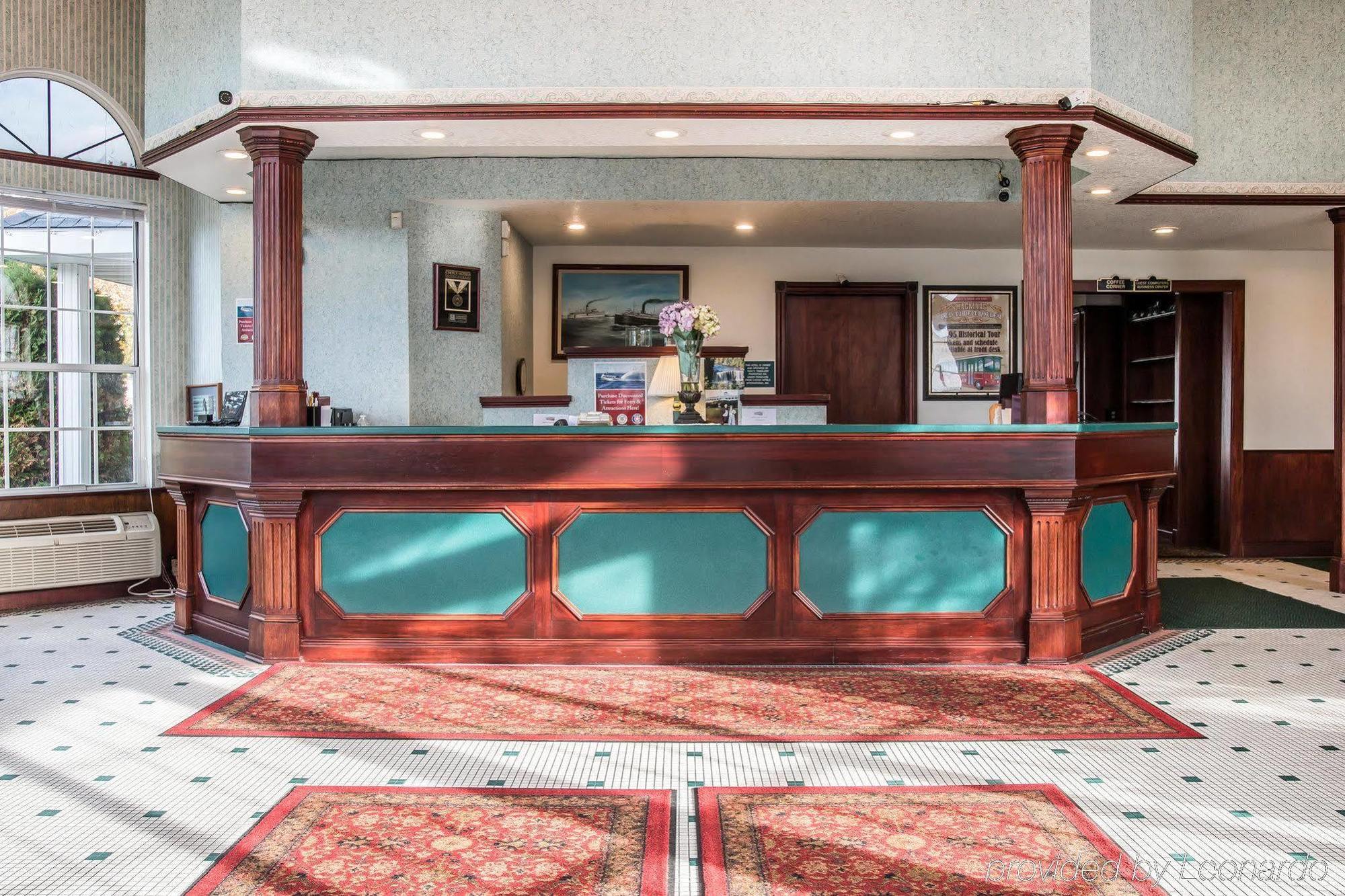Clarion Hotel Beachfront Mackinaw Stadt Exterior foto