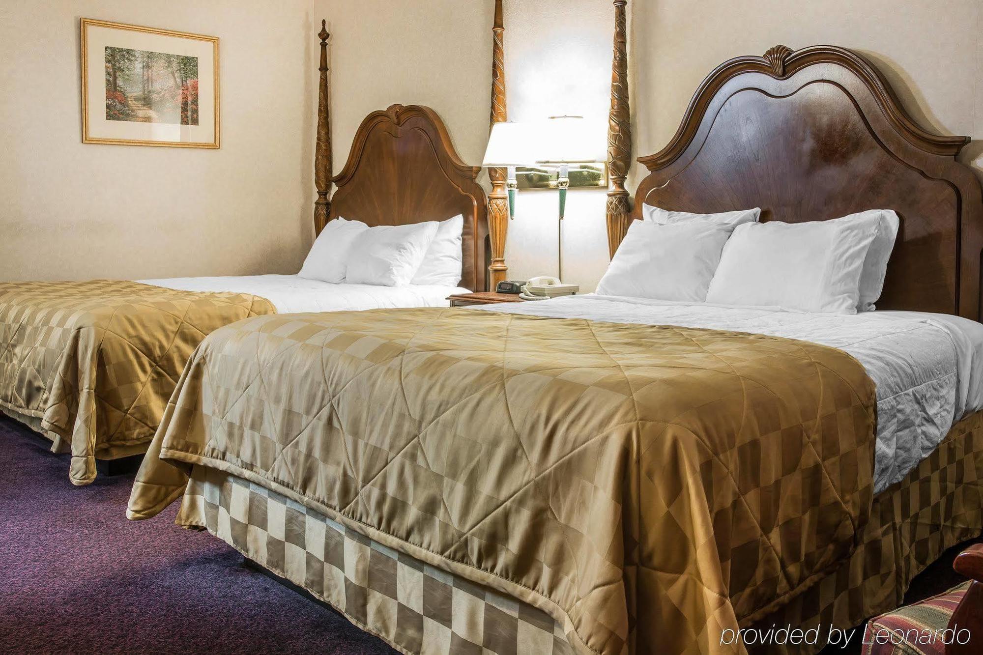 Clarion Hotel Beachfront Mackinaw Stadt Exterior foto