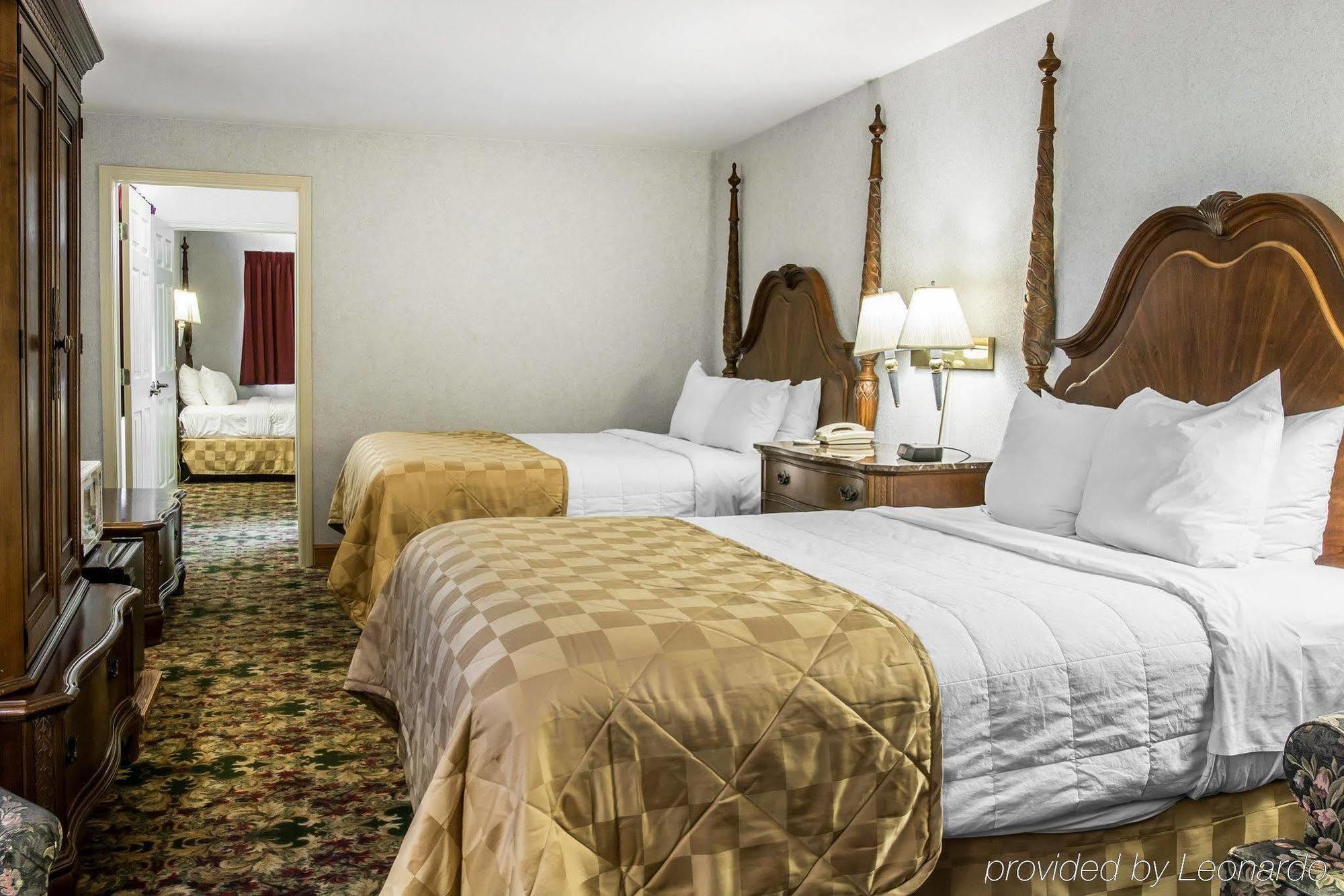 Clarion Hotel Beachfront Mackinaw Stadt Exterior foto