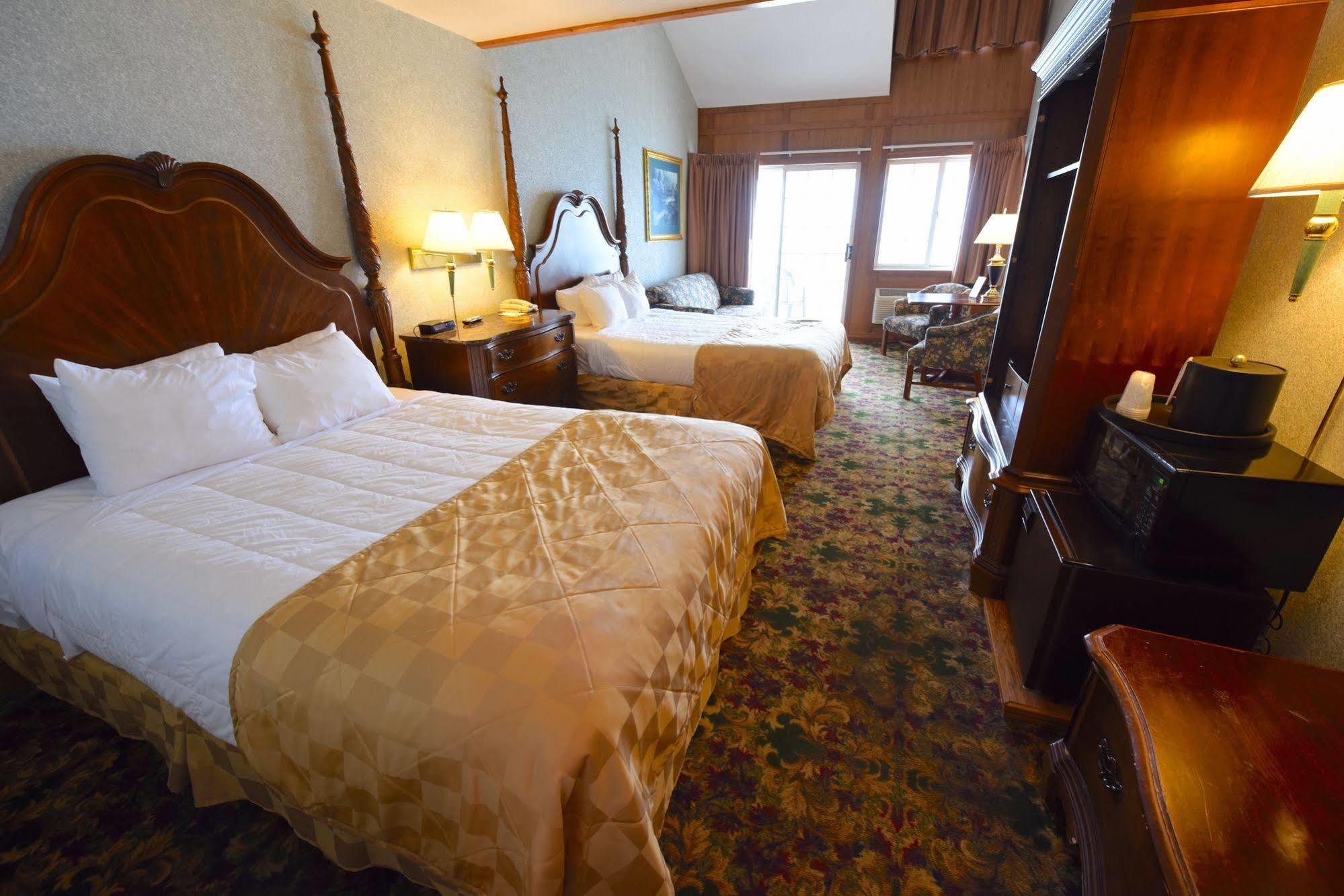 Clarion Hotel Beachfront Mackinaw Stadt Exterior foto
